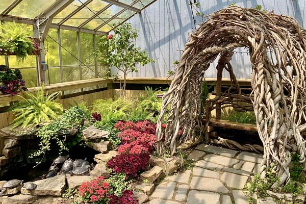 A cove with flowers inside the conservatory.